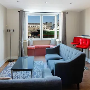 Apartment Executive Harbour Suites A, Galway